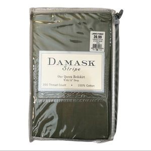 NWT Queen Damask stripe bed skirt